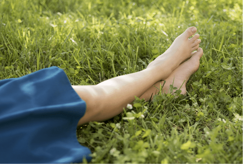 Rafraîchir les pieds avec une eau florale: 5 conseils, essayez !